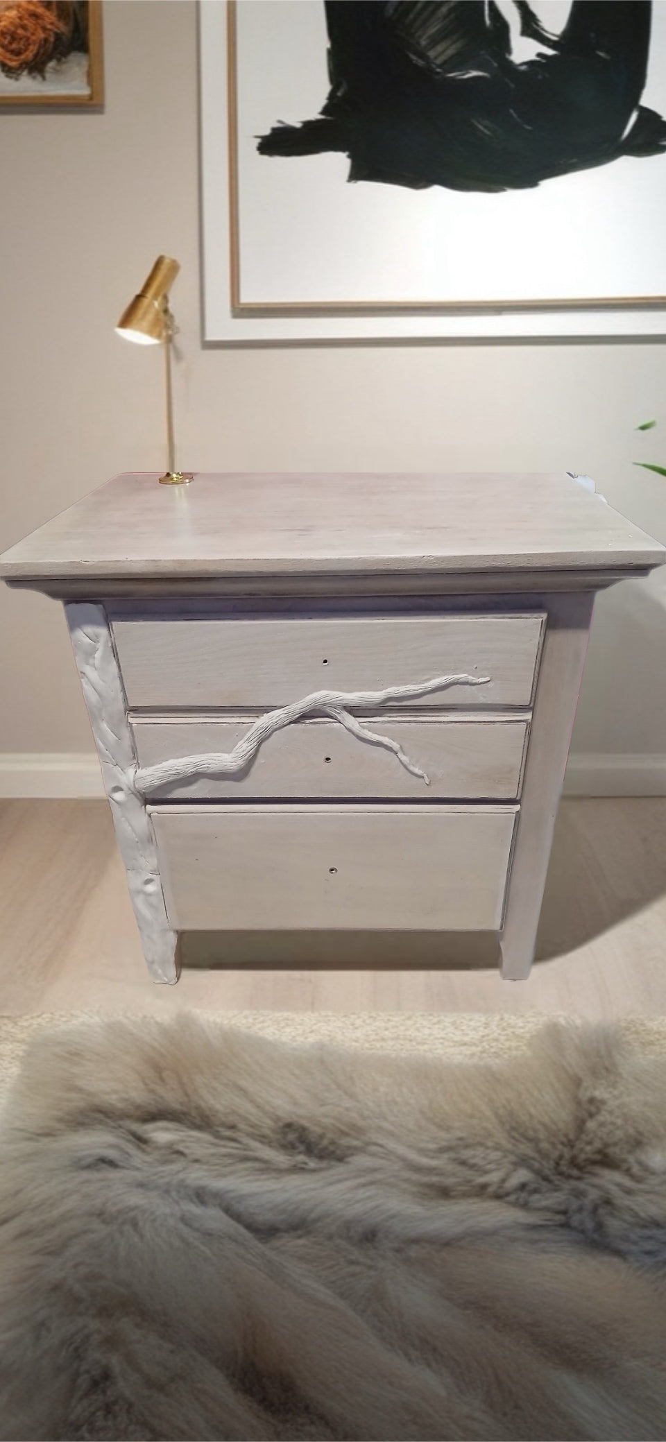The second phase, after wood bleaching and during clay sculpting.